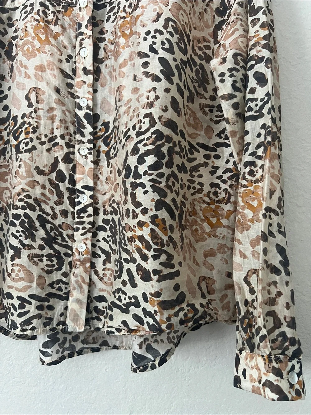 Like New! Bailey 44 Beige Brown Black Animal-Print Button-Up Shirt in M
